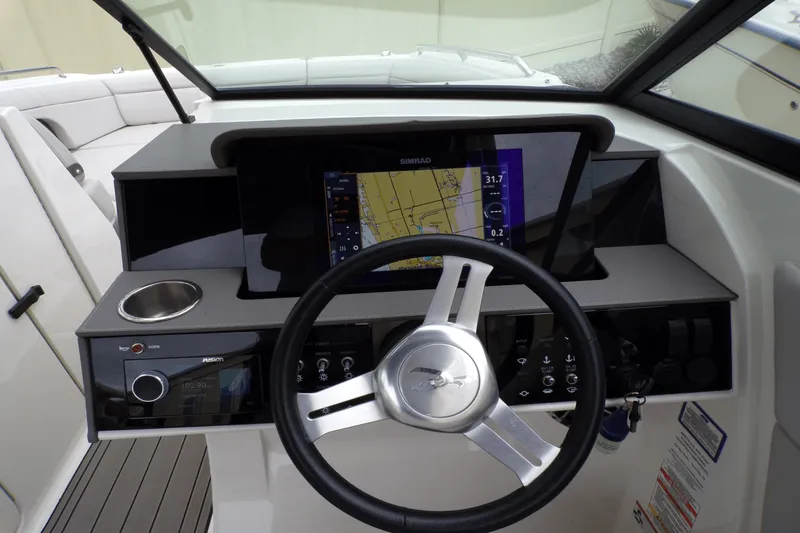 Slide: The Image of Sea Ray SDX 270 2022 - 29