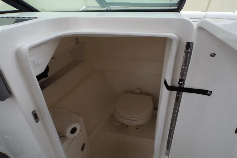 Slide: The Image of Sea Ray SDX 270 2022 - 39