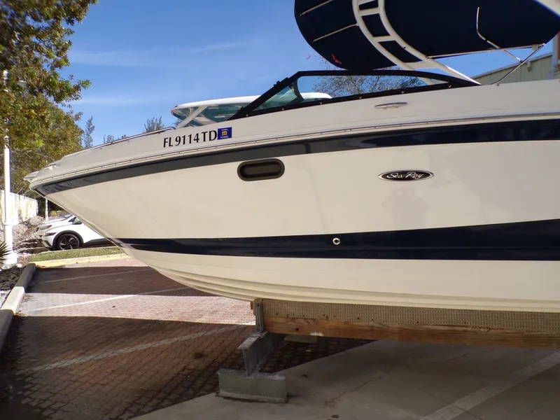 Slide: The Image of Sea Ray SDX 270 2022 - 4