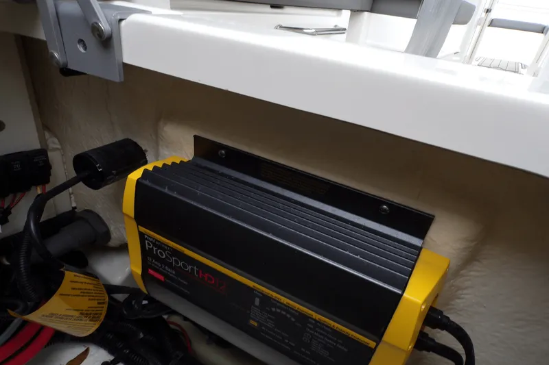 Slide: The Image of Sea Ray SDX 270 2022 - 43