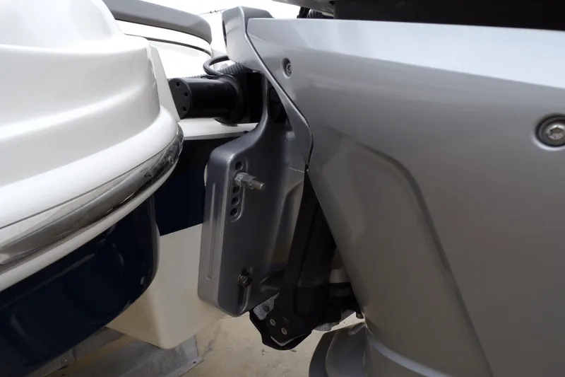 Slide: The Image of Sea Ray SDX 270 2022 - 54