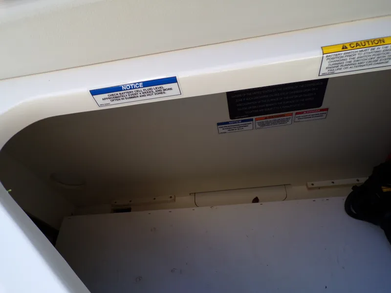 Slide: The Image of Sea Ray SDX 270 2022 - 62