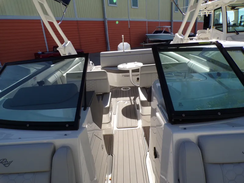 Slide: The Image of Sea Ray SDX 270 2022 - 66