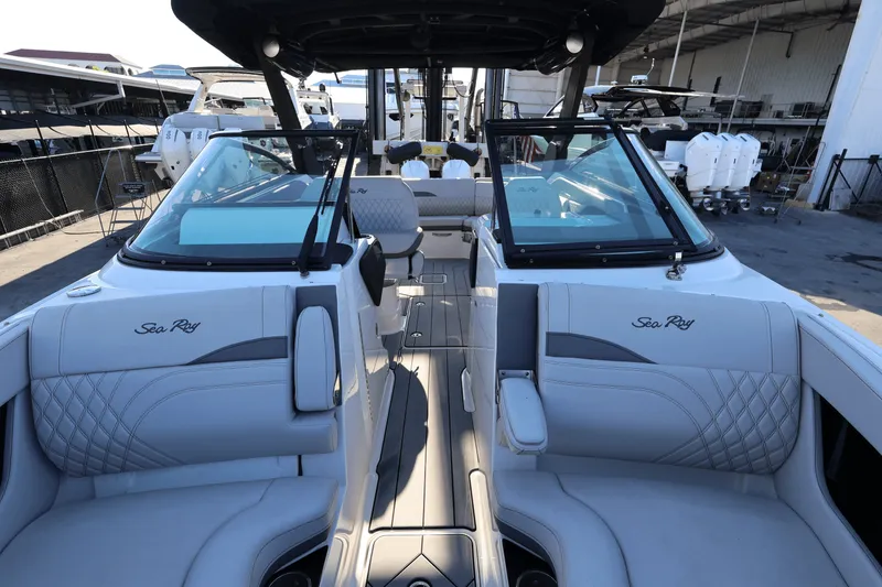 Slide: The Image of Sea Ray SLX 280 2025 - 21