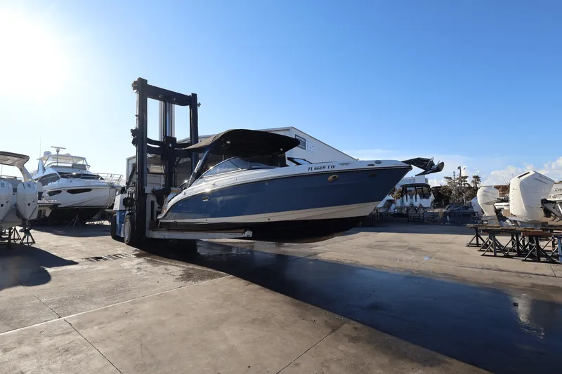 Slide: The Image of Sea Ray SLX 280 2025 - 3