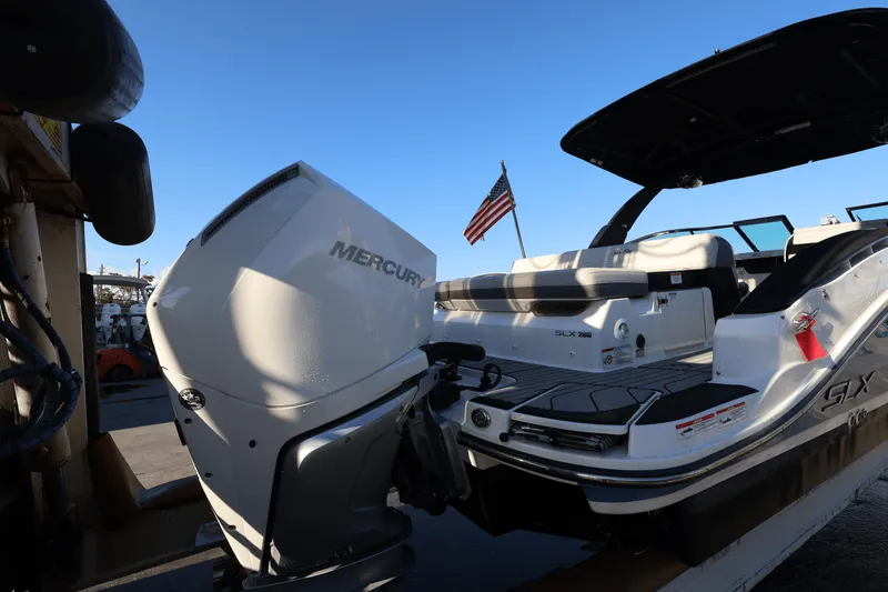 Slide: The Image of Sea Ray SLX 280 2025 - 6