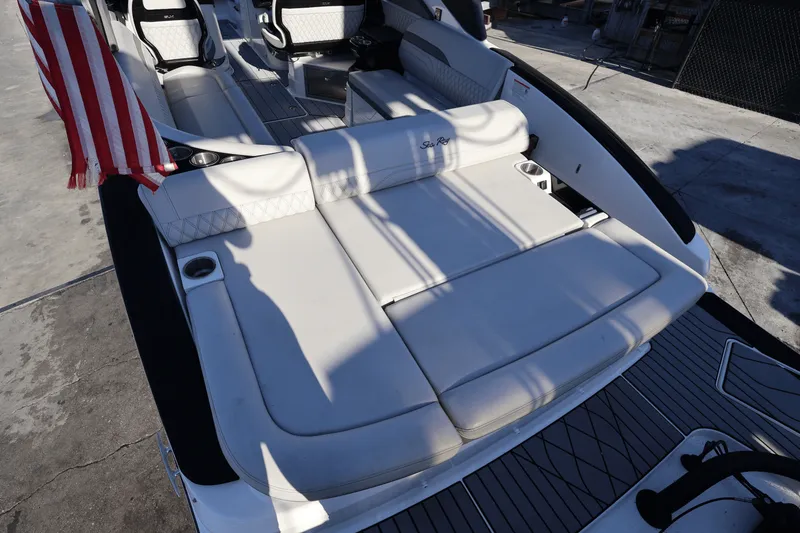 Slide: The Image of Sea Ray SLX 280 2025 - 8