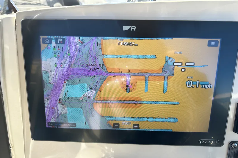 Slide: The Image of Boston Whaler 250 DAUNTLESS 2022 - 13