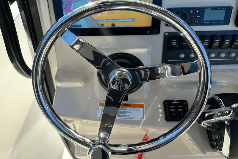 Slide: The Image of Boston Whaler 250 DAUNTLESS 2022 - 14