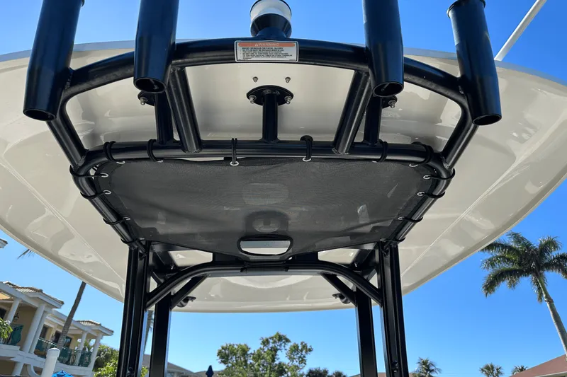 Slide: The Image of Boston Whaler 250 DAUNTLESS 2022 - 18