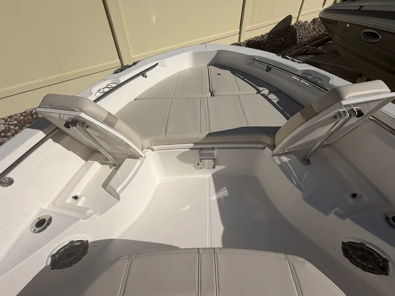 Slide: The Image of Boston Whaler 250 DAUNTLESS 2022 - 29