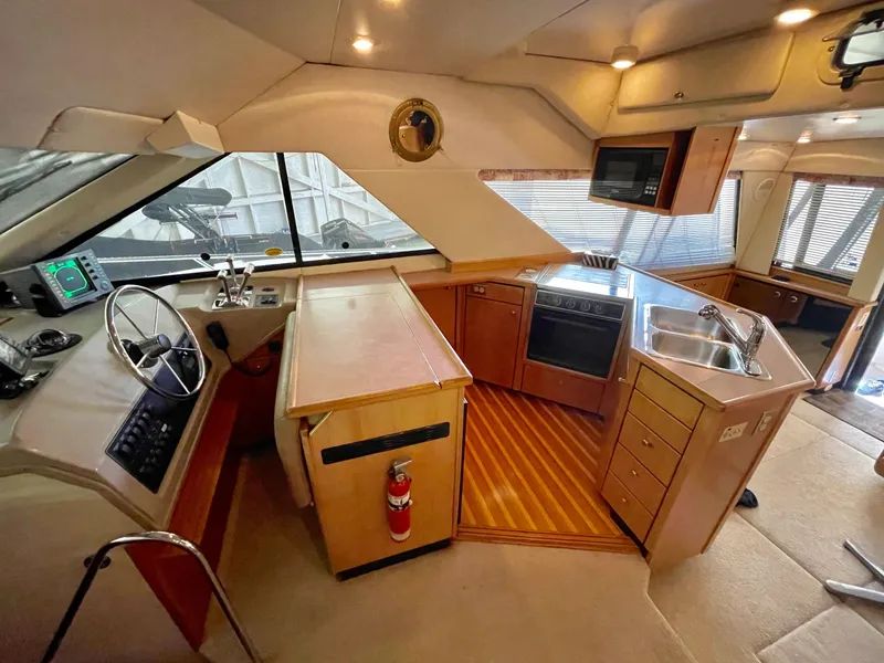 Slide: The Image of Bayliner 3988 Flybridge 1998 - 6