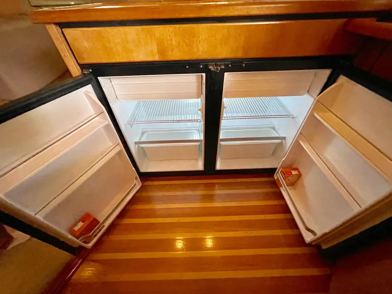 Slide: The Image of Bayliner 3988 Flybridge 1998 - 10