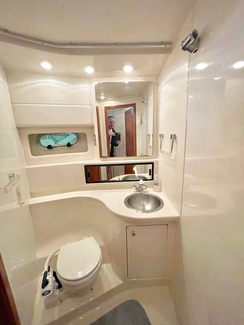 Slide: The Image of Bayliner 3988 Flybridge 1998 - 13