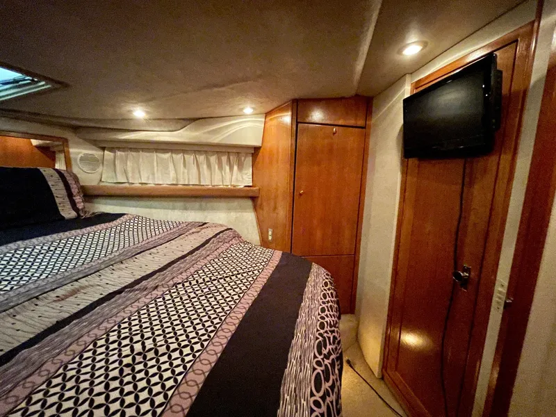 Slide: The Image of Bayliner 3988 Flybridge 1998 - 20
