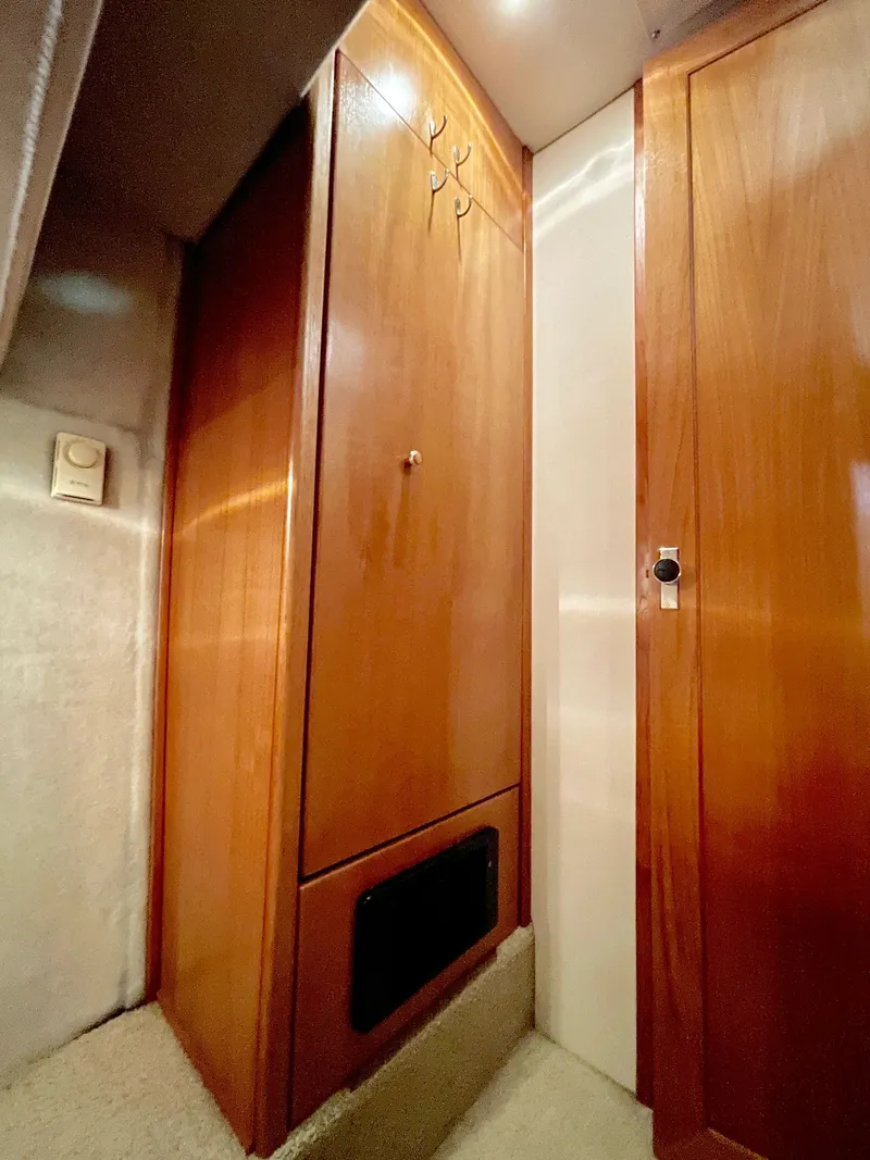 Slide: The Image of Bayliner 3988 Flybridge 1998 - 16