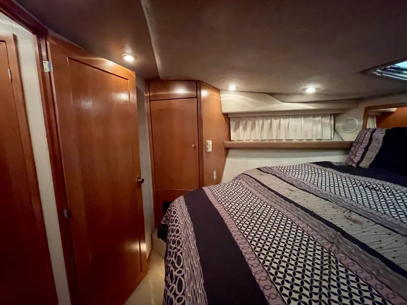 Slide: The Image of Bayliner 3988 Flybridge 1998 - 18