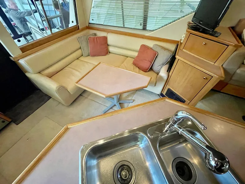 Slide: The Image of Bayliner 3988 Flybridge 1998 - 9