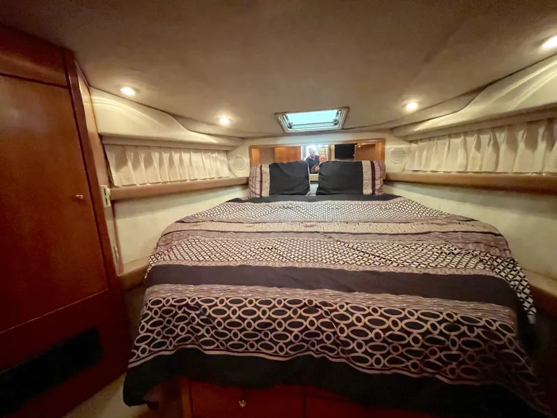 Slide: The Image of Bayliner 3988 Flybridge 1998 - 19