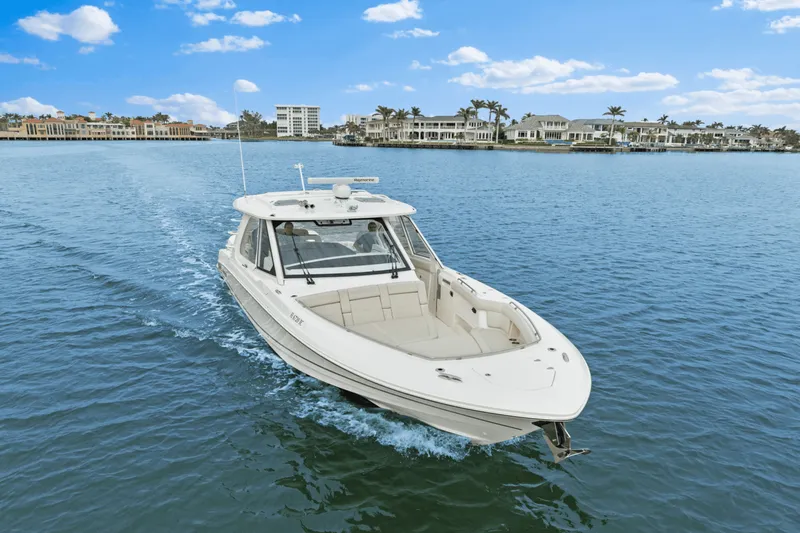 The Image of Boston Whaler 380 REALM 2022 - 0