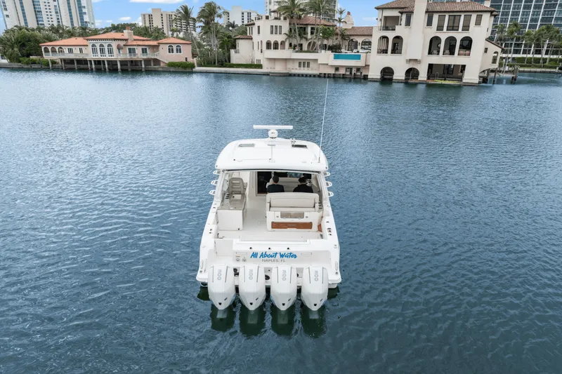 Slide: The Image of Boston Whaler 380 REALM 2022 - 13