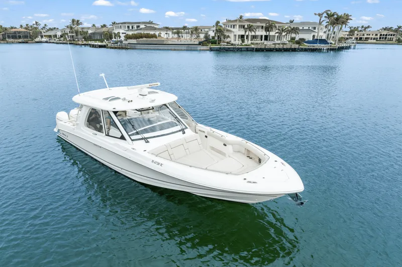 Slide: The Image of Boston Whaler 380 REALM 2022 - 14