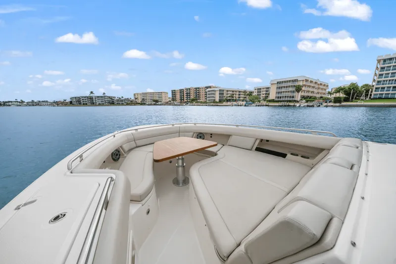 Slide: The Image of Boston Whaler 380 REALM 2022 - 17