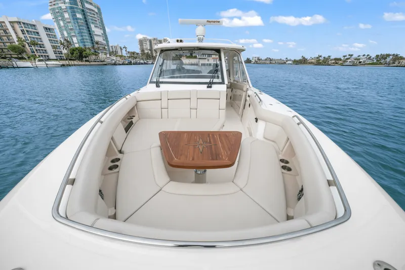 Slide: The Image of Boston Whaler 380 REALM 2022 - 19