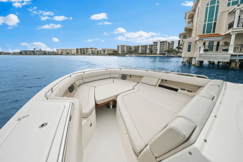 Slide: The Image of Boston Whaler 380 REALM 2022 - 20