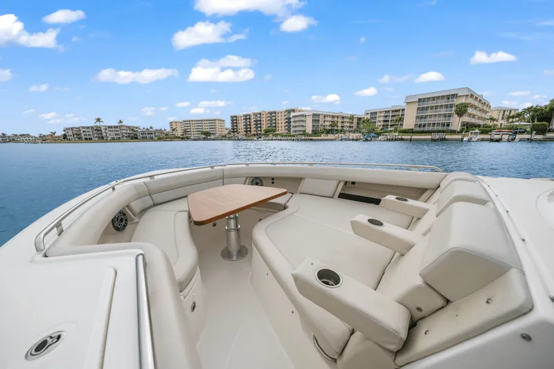 Slide: The Image of Boston Whaler 380 REALM 2022 - 21