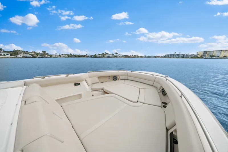 Slide: The Image of Boston Whaler 380 REALM 2022 - 22