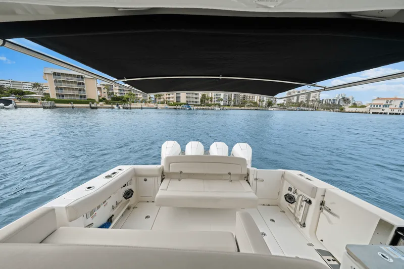 Slide: The Image of Boston Whaler 380 REALM 2022 - 29