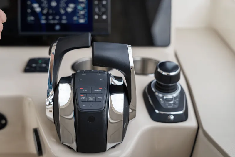 Slide: The Image of Boston Whaler 380 REALM 2022 - 43