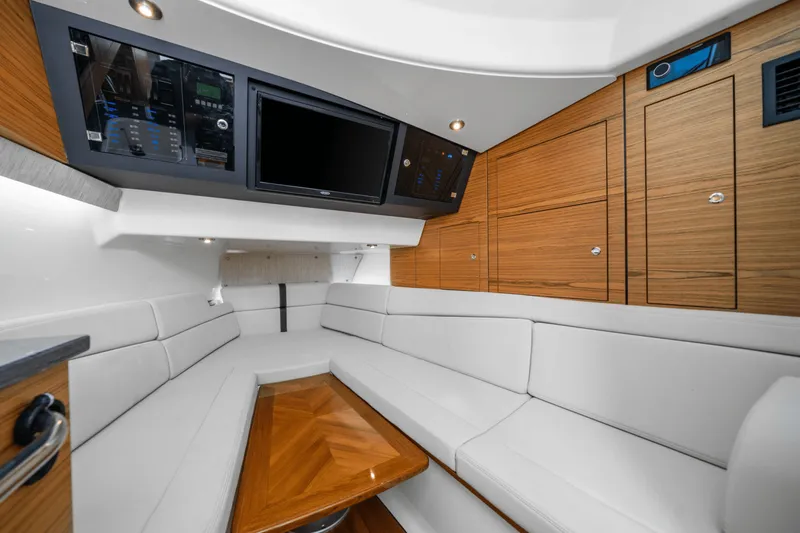 Slide: The Image of Boston Whaler 380 REALM 2022 - 51