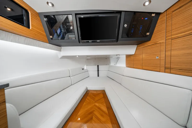 Slide: The Image of Boston Whaler 380 REALM 2022 - 52