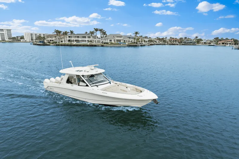 Slide: The Image of Boston Whaler 380 REALM 2022 - 59