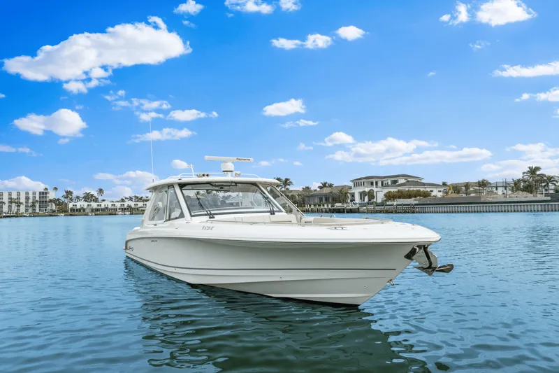 Slide: The Image of Boston Whaler 380 REALM 2022 - 6