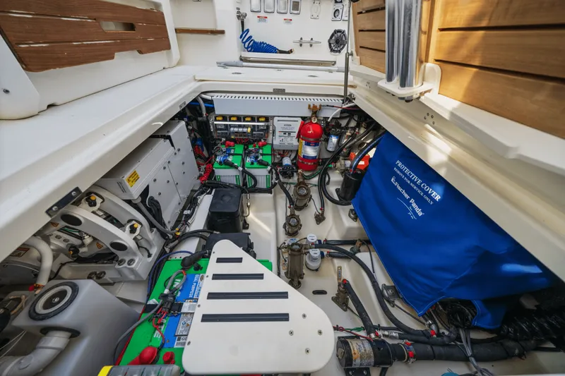 Slide: The Image of Boston Whaler 380 REALM 2022 - 63