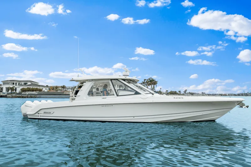 Slide: The Image of Boston Whaler 380 REALM 2022 - 7