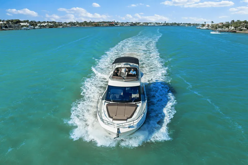 Slide: The Image of Galeon 400 FLY 2021 - 10