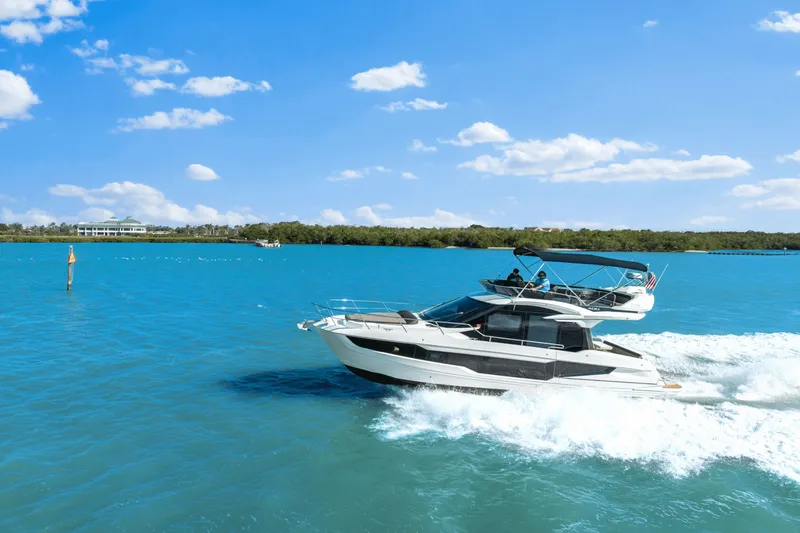 Slide: The Image of Galeon 400 FLY 2021 - 12