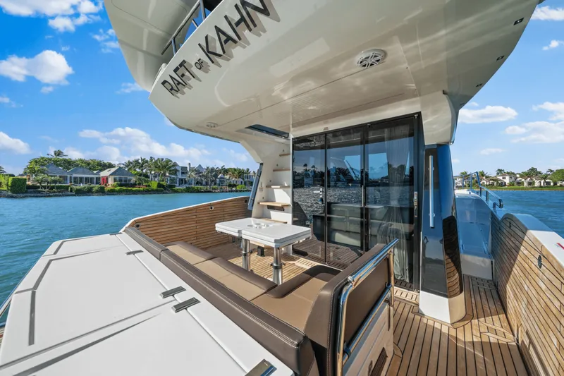 Slide: The Image of Galeon 400 FLY 2021 - 13