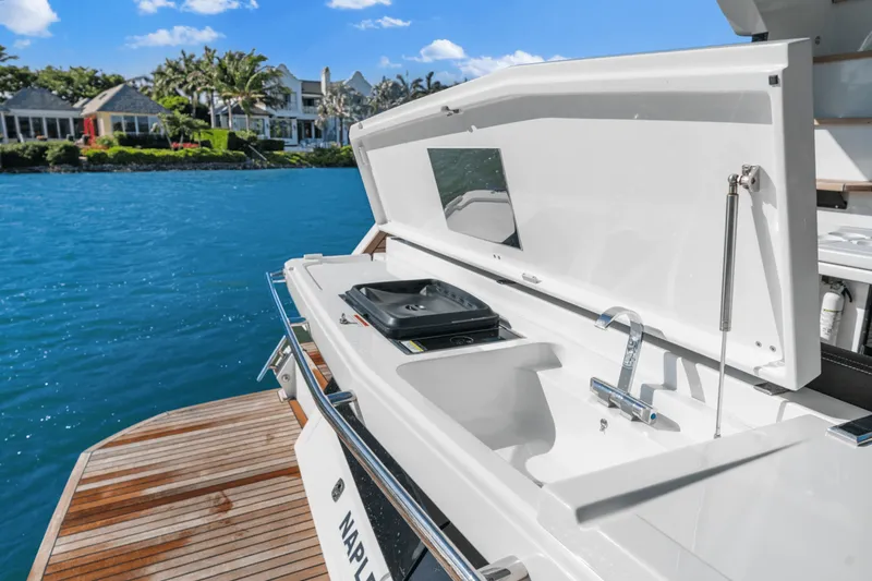 Slide: The Image of Galeon 400 FLY 2021 - 15