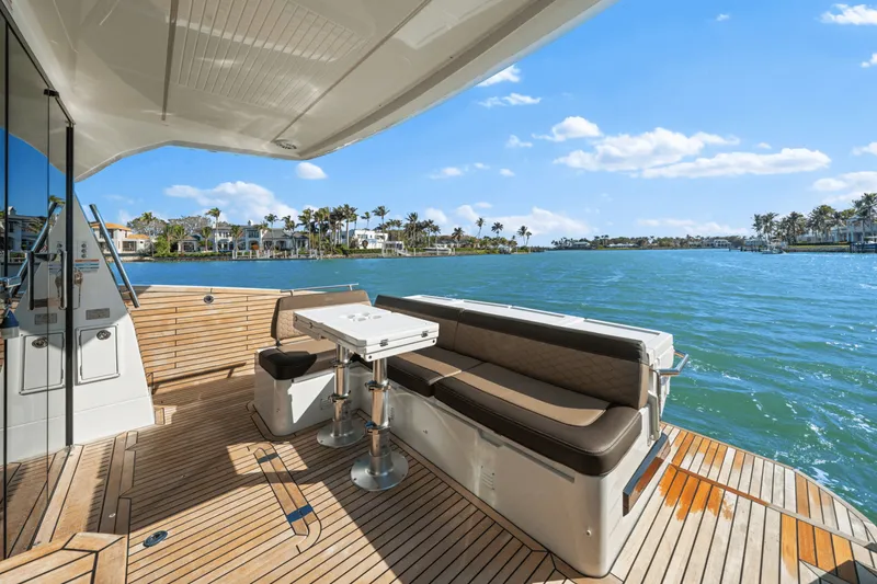 Slide: The Image of Galeon 400 FLY 2021 - 16