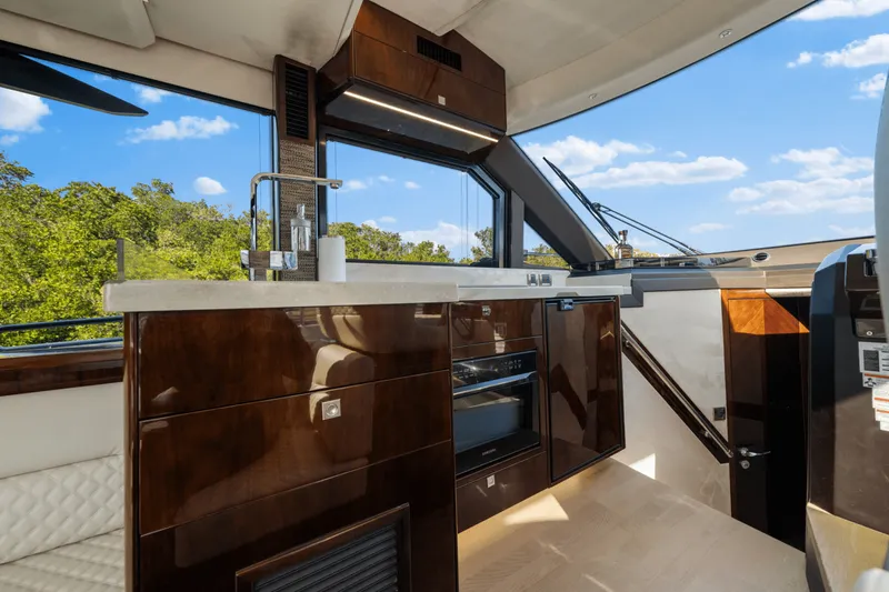 Slide: The Image of Galeon 400 FLY 2021 - 24