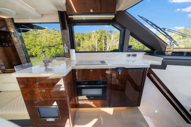 Slide: The Image of Galeon 400 FLY 2021 - 25