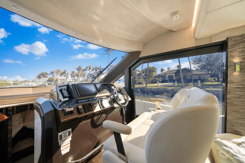 Slide: The Image of Galeon 400 FLY 2021 - 28