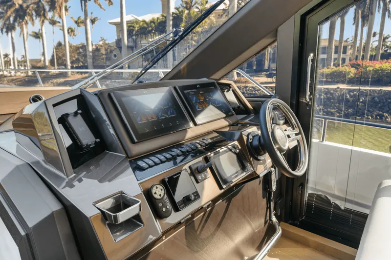 Slide: The Image of Galeon 400 FLY 2021 - 29