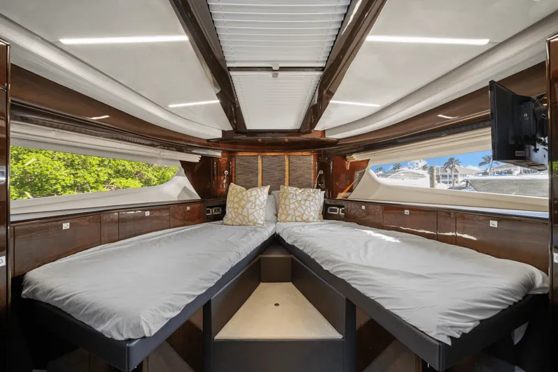 Slide: The Image of Galeon 400 FLY 2021 - 30