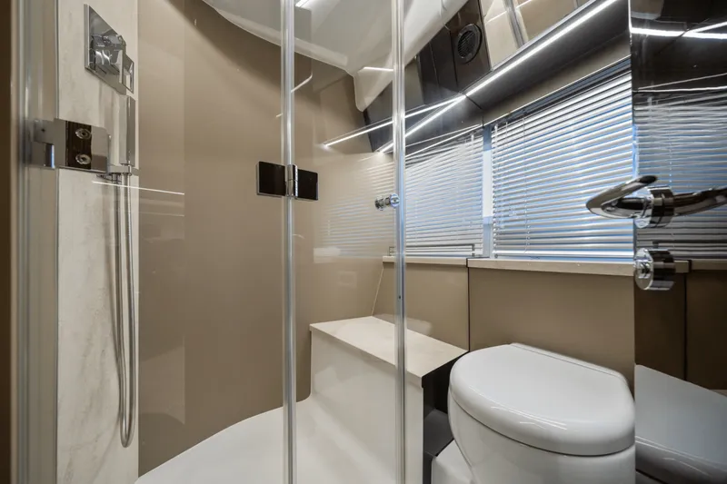 Slide: The Image of Galeon 400 FLY 2021 - 32